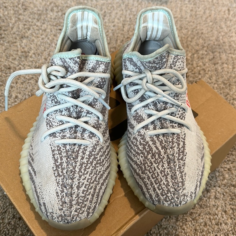 Yeezy sneakers 350 V2